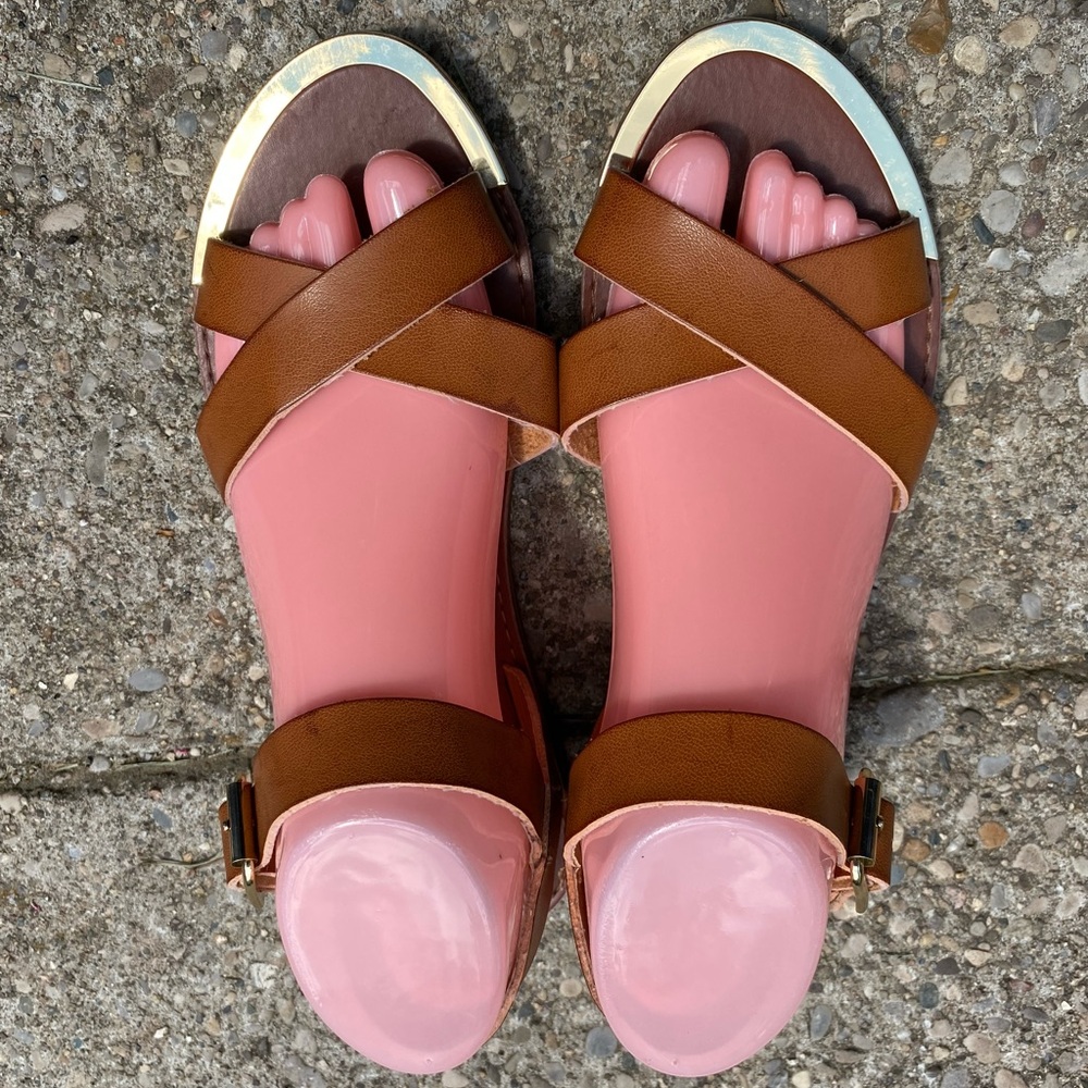 Steve Madden sandals size 7.5 with gold toe
592 - Picture 2 of 6